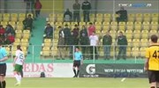 Ποδοσφαιρόφιλοι μιμούνται τις κινήσεις επόπτη