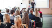 Όσοι μαθητές στέκονται όρθιοι προσέχουν περισσότερο, λένε οι επιστήμονες