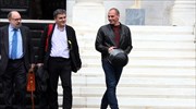 Reuters: Πιο συμπαθής ο Ευ. Τσακαλώτος από τον Γ. Βαρουφάκη στους εταίρους