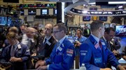 Κατεύθυνση αναζητεί η Wall Street