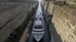 Κρουαζιερόπλοιο περνά από την Διώρυγα της Κορίνθου 