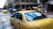 Θεσσαλονίκη: Ταξί τυλίχθηκε στις φλόγες εν κινήσει