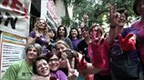 Γιορτή των καθαριστριών έξω από το υπουργείο Οικονομικών