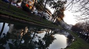 Τρίκαλα: Με αληθινά χαρτονομίσματα των 50 ευρώ γέμισε η κοίτη του Ληθαίου ποταμού