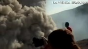 Έκρηξη ηφαιστείου δίπλα σε τουρίστες