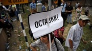 ΠΓΔΜ: Υποστηρικτές της αντιπολίτευσης έστησαν σκηνές μπροστά στο κτήριο της κυβέρνησης