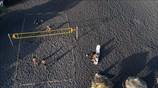 Στιγμιότυπο από τη «μαύρη» παραλία της Σαντορίνης