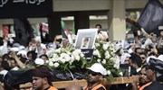 Σ. Αραβία: Δεκάδες χιλιάδες σιίτες στην κηδεία θυμάτων επίθεσης καμικάζι