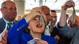 Η Γερμανίδα καγκελάριος δοκιμάζει ρέγγες