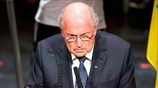 Δε φεύγει ο Μπλάτερ και βγαίνει μπροστά για την εξυγίανση της FIFA