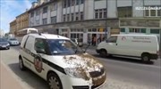 Σμήνος από μέλισσες «καταλαμβάνει» αυτοκίνητο