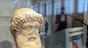 Στο Εθνικό Αρχαιολογικό Μουσείο, η μαρμάρινη κεφαλή του Ερμή