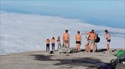 Συνελήφθησαν άλλοι τέσσερις τουρίστες που πόζαραν γυμνοί σε βουνοκορφή στη Μαλαισία