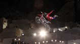 Red Bull X-Fighters: Θεαματικά ακροβατικά στο λατομείο μαρμάρου του Διονύσου