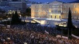 Χιλιάδες πολίτες συγκεντρώθηκαν στο Σύνταγμα για να στείλουν μήνυμα κατά της λιτότητας