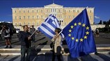 «Μένουμε Ευρώπη» φώναξαν χιλιάδες στο Σύνταγμα - Επεισόδια μπροστά από τη Βουλή