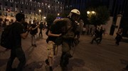 Συνελήφθησαν 32 για τα επεισόδια έξω από τη Βουλή