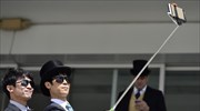 Απαγορεύει τα «selfie sticks» η Disney