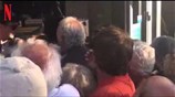Ουρές και ταλαιπωρία συνταξιούχων έξω από τις τράπεζες