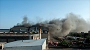 Υπό μερικό έλεγχο η πυρκαγιά στο εργοστάσιο στην Ιερά Οδό