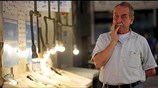 Οργή και απογοήτευση έξω από τις κλειστές τράπεζες