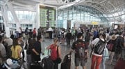 Ινδονησία: Κλειστά πέντε αεροδρόμια λόγω έκρηξης ηφαιστείου
