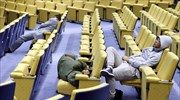 Δημοσιογράφοι κοιμούνται κατά τη διάρκεια της Συνόδου Κορυφής