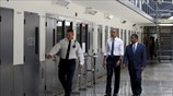 Ο Μπαράκ Ομπάμα επισκέπτεται φυλακή
