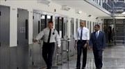 Ο Μπαράκ Ομπάμα επισκέπτεται φυλακή