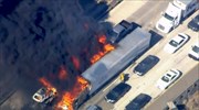 ΗΠΑ: Μεγάλη πυρκαγιά έκαψε 20 οχήματα σε αυτοκινητόδρομο