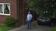 Τον έπιασε η γυναίκα του να καπνίζει στα κρυφά μέσω… Google Street View