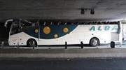 Γαλλία: Λεωφορείο προσέκρουσε σε χαμηλό τούνελ και "έχασε" την οροφή του!