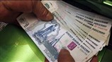 Υποτιμάται το ρούβλι: το ντόμινο που ξεκίνησε από το Πεκίνο, έφτασε στη Μόσχα