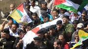 Χιλιάδες Παλαιστίνιοι στην κηδεία του πατέρα του μικρού Άλι