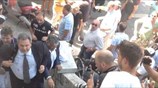 Πέταξαν αβγά στον Πάνο Καμμένο στην Κω
