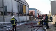 Ένας νεκρός από τη φωτιά στο εργοστάσιο χρωμάτων στη Θεσσαλονίκη