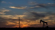 Βίαια διόρθωσε το πετρέλαιο - Σε υψηλά δύο εβδομάδων ο χρυσός
