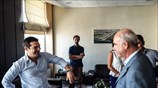 Εκτός προγράμματος συνάντηση Τσίπρα - Μεϊμαράκη στο αεροδρόμιο Ηρακλείου